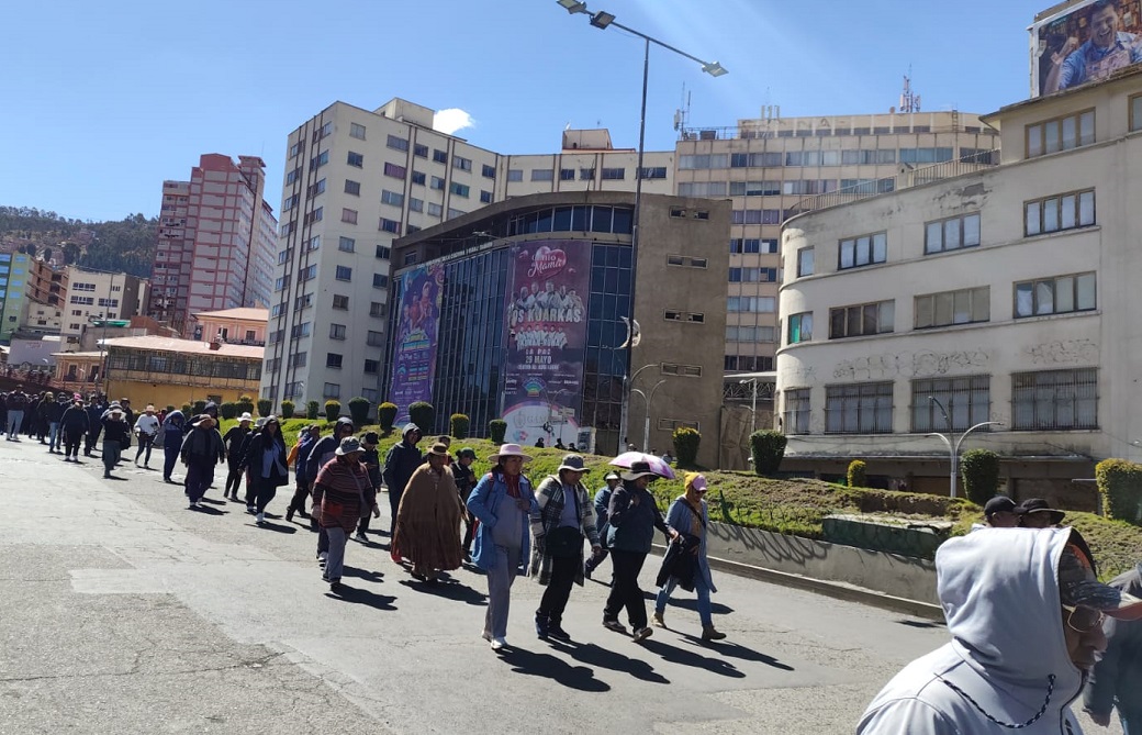 Conflictos en La Paz dejan una ciudad paralizada y familias desesperadas